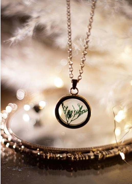Jewellery detail - guarantee
